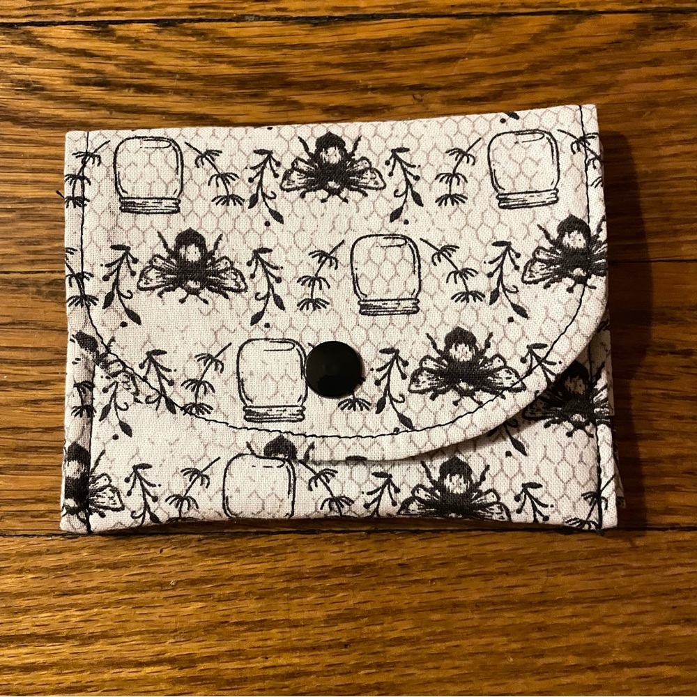 NEW Honeycomb Bee Patterned Fabric Compact Travel Wallet